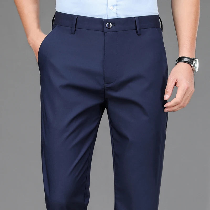 ✨ “Pantalones negros de hombre – estilo coreano, cómodos, elegantes y de secado rápido. El toque smart casual perfecto para la oficina o tu día a día esta primavera y otoño.”