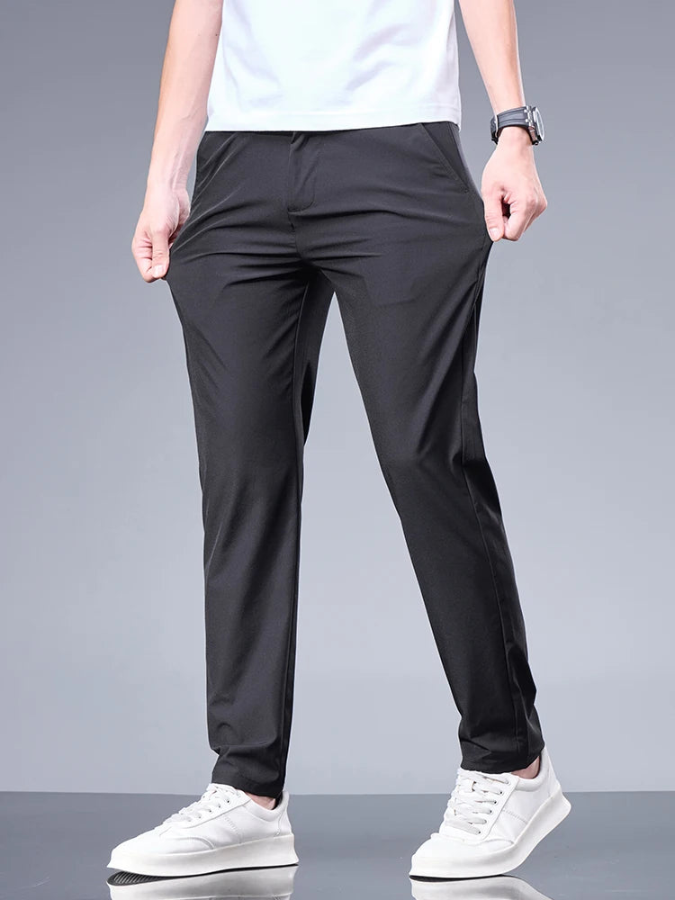 Pantalones transpirables para hombre, estilo casual-elegante con comodidad superior.