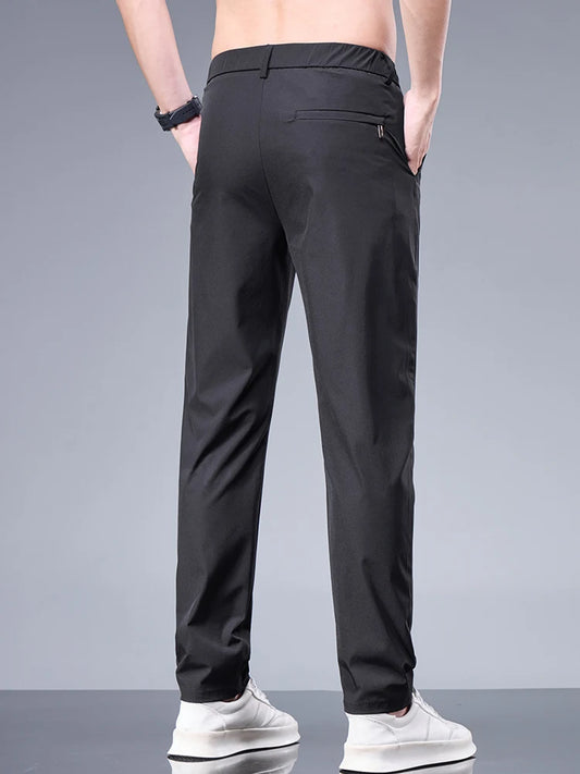 Pantalones transpirables para hombre, estilo casual-elegante con comodidad superior.