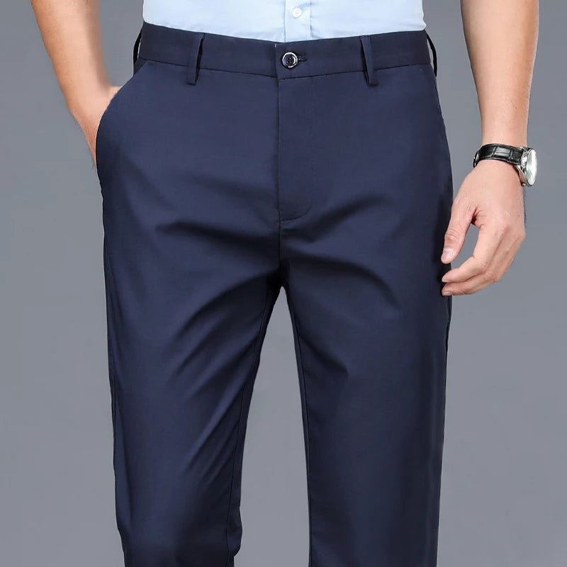 ✨ “Pantalones negros de hombre – estilo coreano, cómodos, elegantes y de secado rápido. El toque smart casual perfecto para la oficina o tu día a día esta primavera y otoño.”